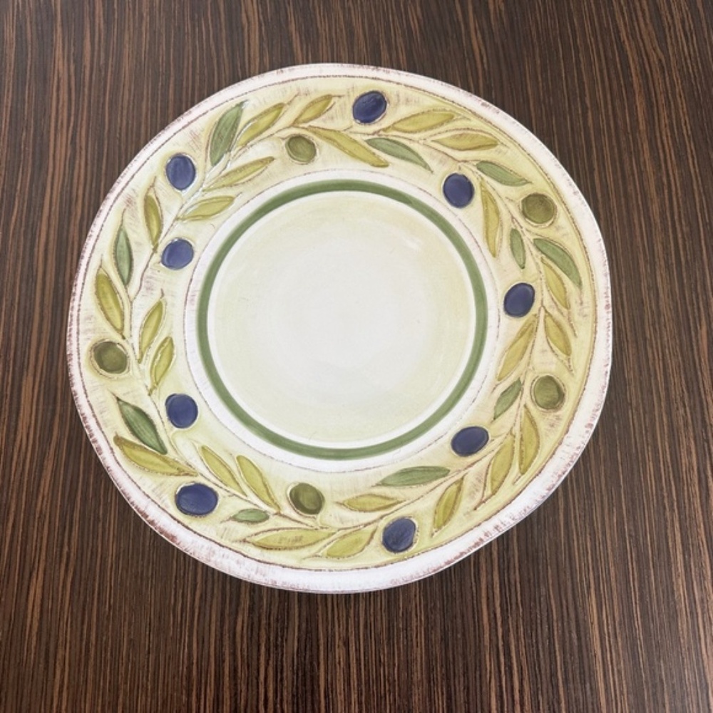 Crate & Barrel Lucia Buffet plates (Set of 2)